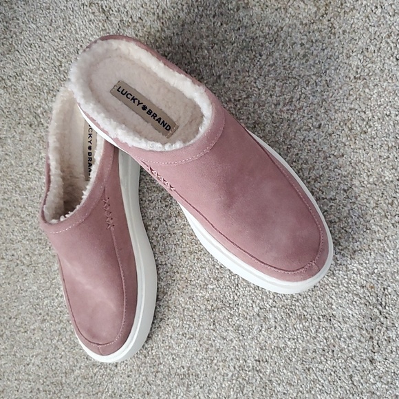 LUCKY BRAND SLIP ON - Picture 2 of 6